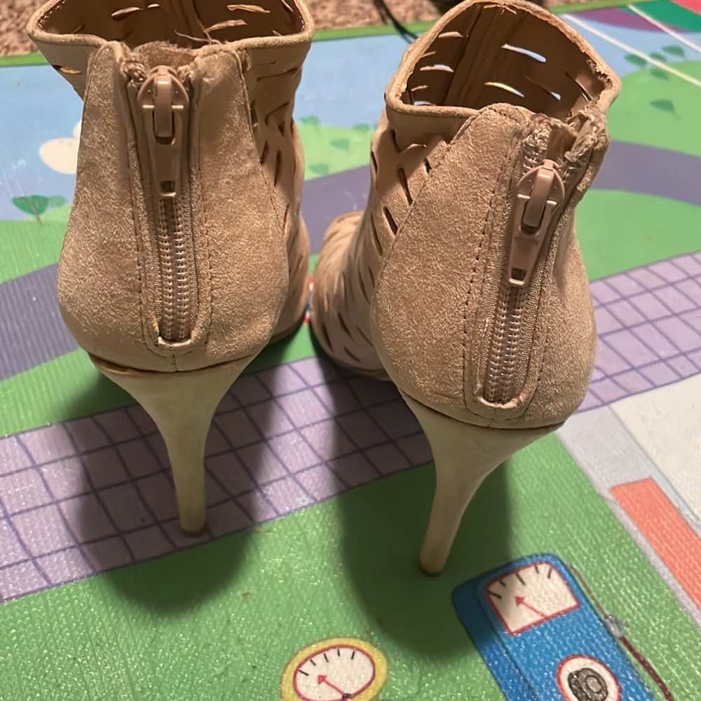 Shoes - Picture 3 of 4